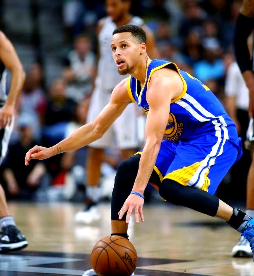 金州勇士NBA战胜洛杉矶快船库里关键三分